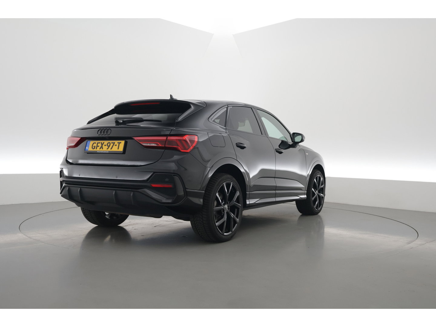 Audi Q3 Sportback 45 TFSI e S Edition | Leder | Camera | Adapt. Cruise | Apple CarPlay | 20'' | Sportstuur | Keyless