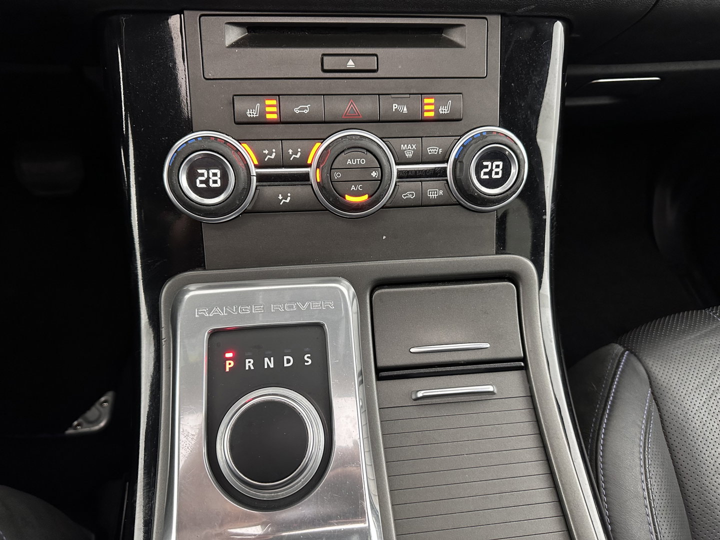 Land Rover Range Rover Sport 3.0 SdV6 Autobiography Exterior-Design-Pack Aut. *PANO | LEATHER | XENON | MEMORY-PACK | HEATED-COMFORTSEATS | CAMERA | NAVI-FULLMAP | AIRSUSPENSION | PRIVACY-GLASS | SHIFTPADDLES | ECC | PDC | CRUISE | TOWBAR | 20''ALU*