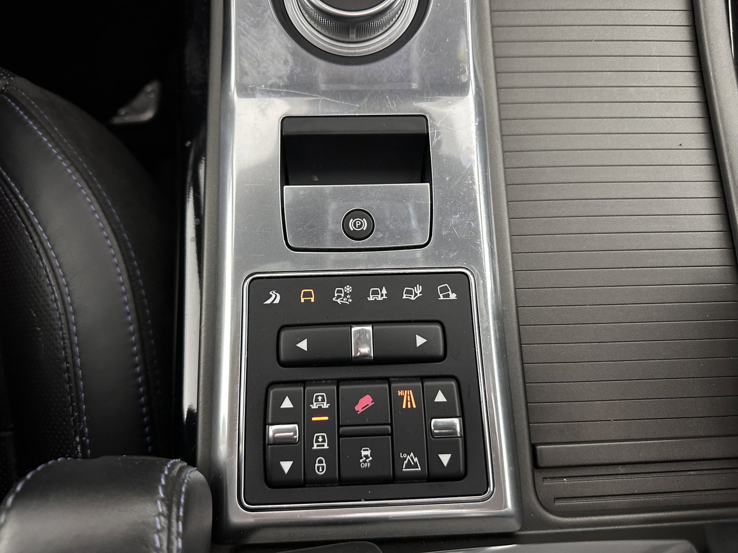 Land Rover Range Rover Sport 3.0 SdV6 Autobiography Exterior-Design-Pack Aut. *PANO | LEATHER | XENON | MEMORY-PACK | HEATED-COMFORTSEATS | CAMERA | NAVI-FULLMAP | AIRSUSPENSION | PRIVACY-GLASS | SHIFTPADDLES | ECC | PDC | CRUISE | TOWBAR | 20''ALU*