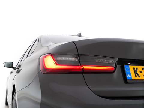 BMW 3-serie 330e eDrive Edition (Plug-In) (INCL-BTW) Aut. *LEATHER | FULL-LED | DIGI-COCKPIT | HEATED-SPORTSEATS | PRIVACYGLASS | AMBIENTLIGHT | DAB | NAVI-FULLMAP | ECC | CARPLAY | PDC | CRUI/SE | 18''ALU*