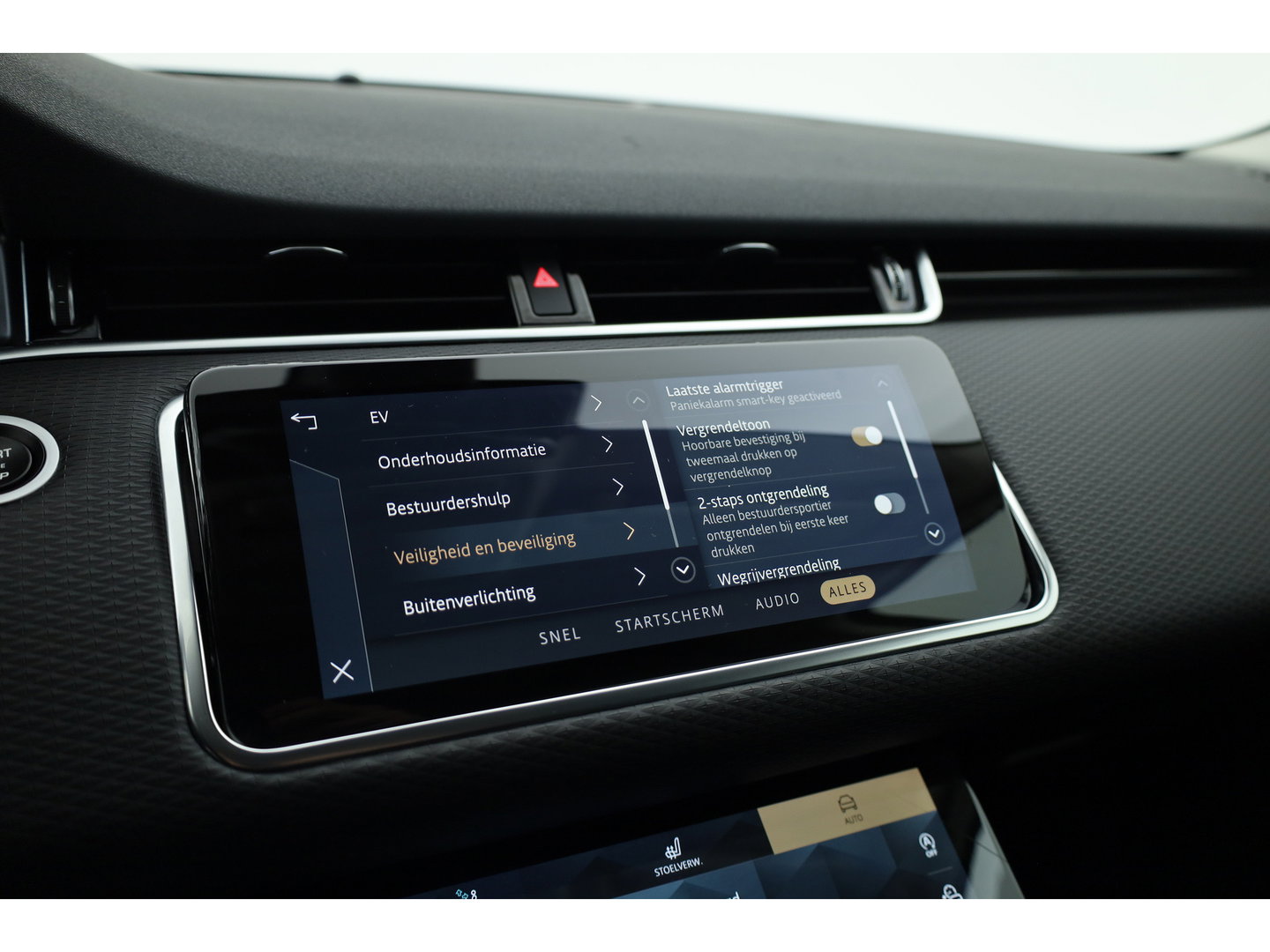 Land Rover Range Rover Evoque 1.5 P300e AWD S | Cruise Control | Memory | Leder | 360cam | Stoel- Stuurverw. | Dodehoek | Apple CarPlay