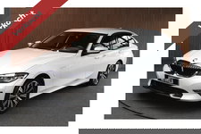 BMW 3 Serie - 320e Leer Navi Camera ACC PDC Virtual Climate C. (3-zone) Sportstoelen Metallic lak LM velgen BTW auto!