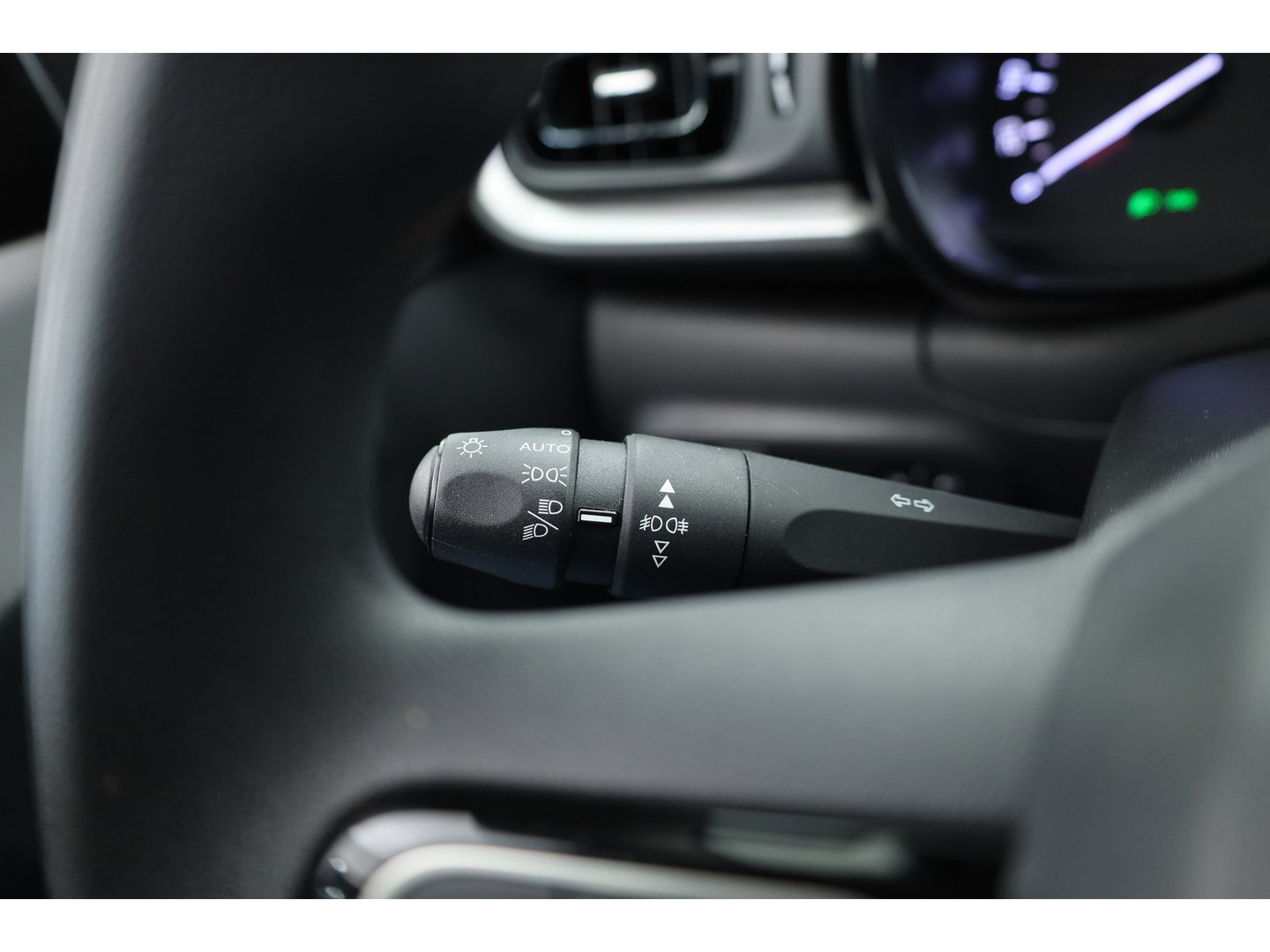 Citroën C3 1.2 PureTech Plus | Apple CarPlay | Navi | LED | Licht-/ Regensensor | DAB |