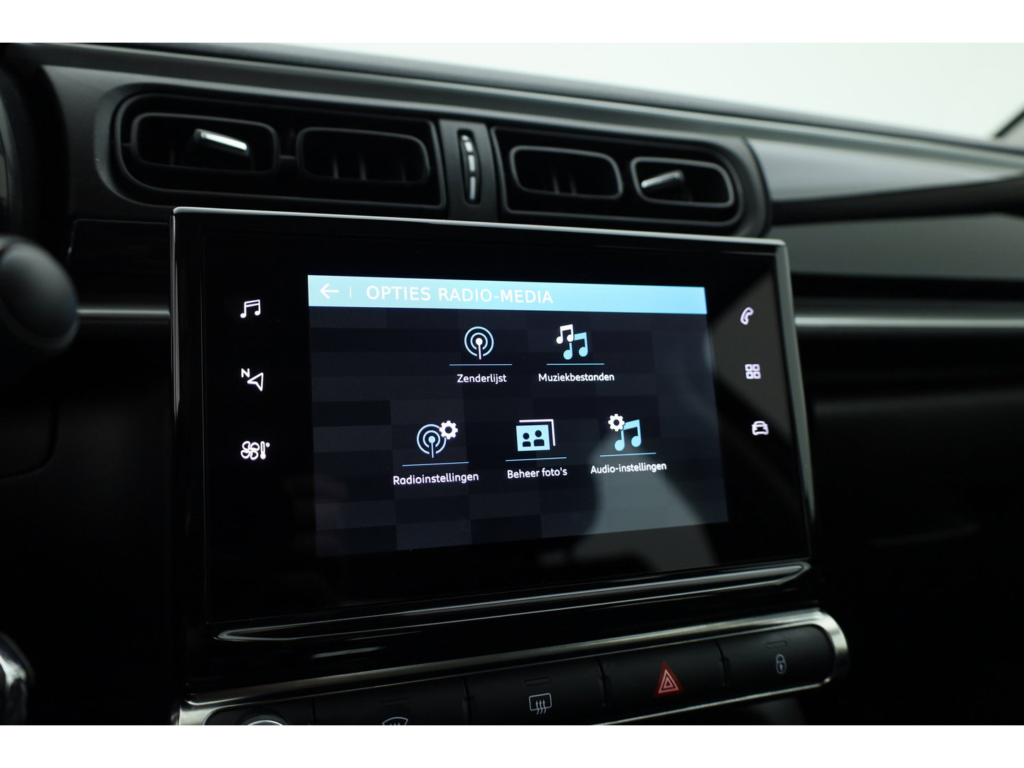 Citroën C3 1.2 PureTech Plus | Apple CarPlay | Navi | LED | Licht-/ Regensensor | DAB |