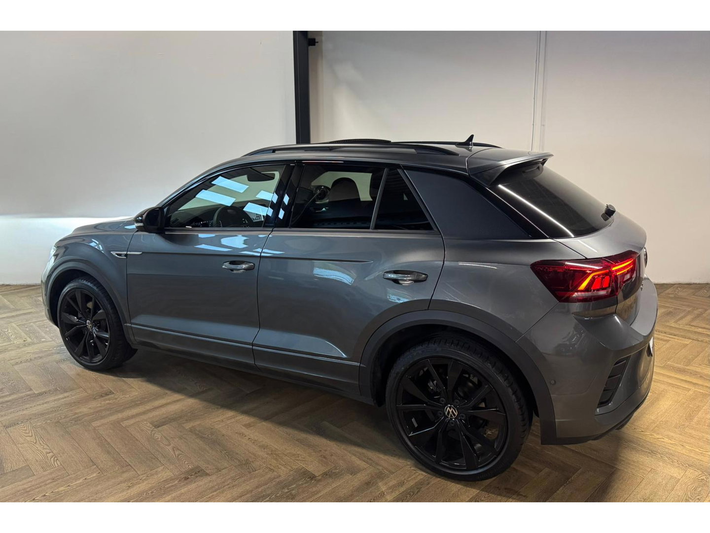 Volkswagen T-Roc 1.5 TSI R-Line PANO KEYLESS CAM