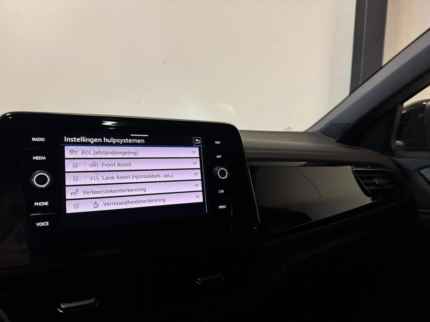 Volkswagen T-Roc 1.5 TSI R-Line PANO KEYLESS CAM