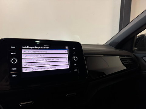 Volkswagen T-Roc 1.5 TSI R-Line PANO KEYLESS CAM