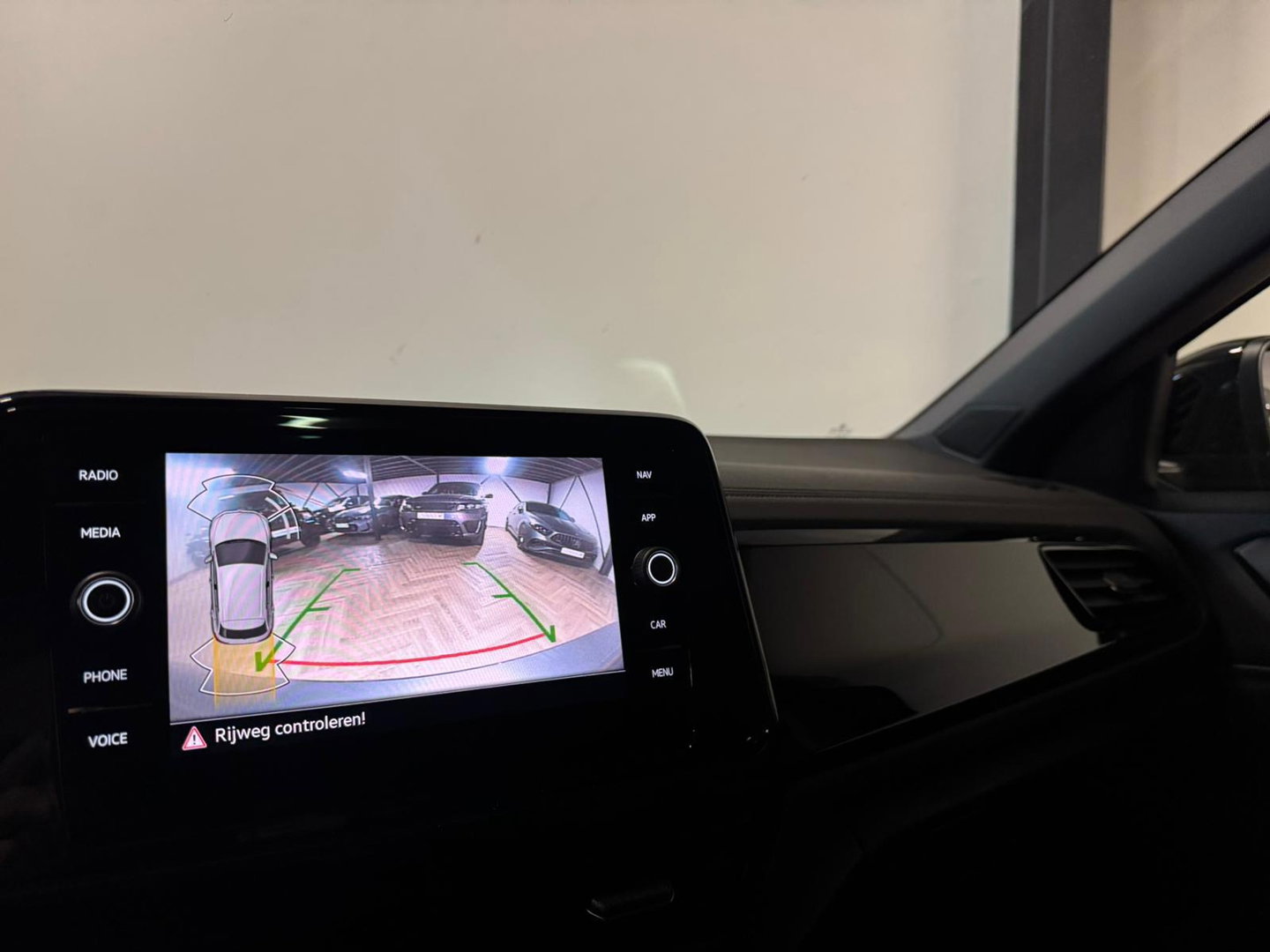 Volkswagen T-Roc 1.5 TSI R-Line PANO KEYLESS CAM