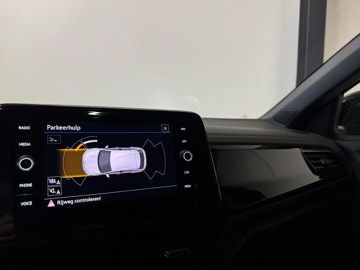 Volkswagen T-Roc 1.5 TSI R-Line PANO KEYLESS CAM