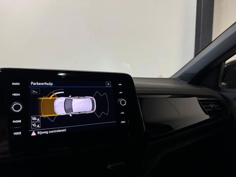 Volkswagen T-Roc 1.5 TSI R-Line PANO KEYLESS CAM