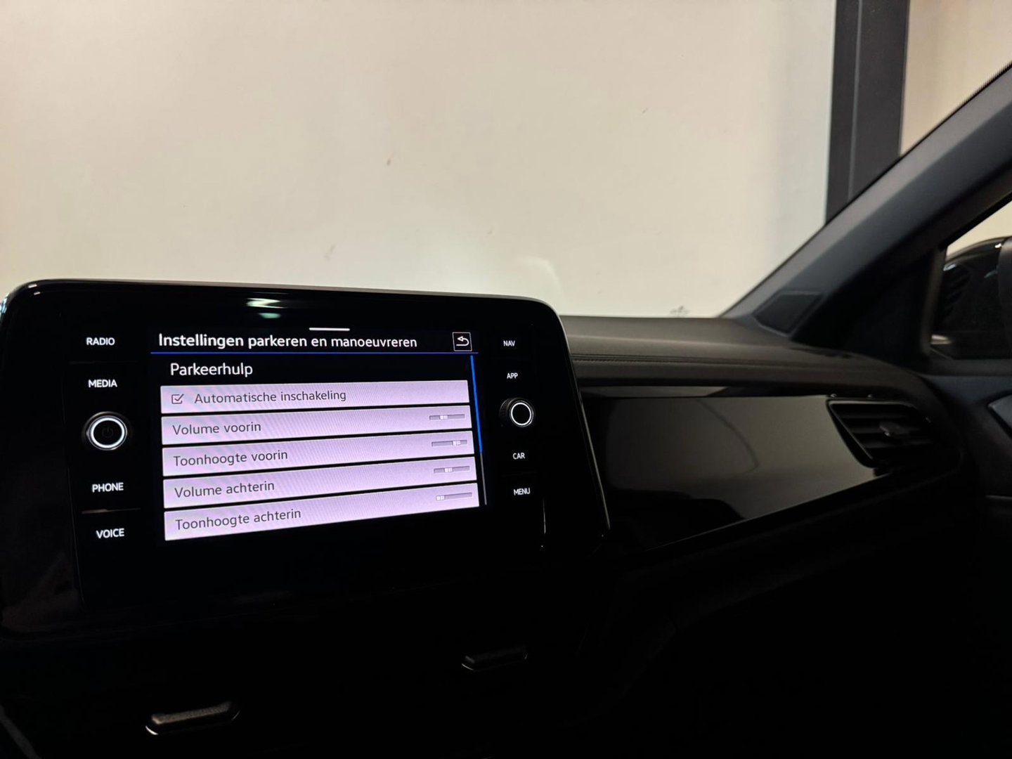 Volkswagen T-Roc 1.5 TSI R-Line PANO KEYLESS CAM