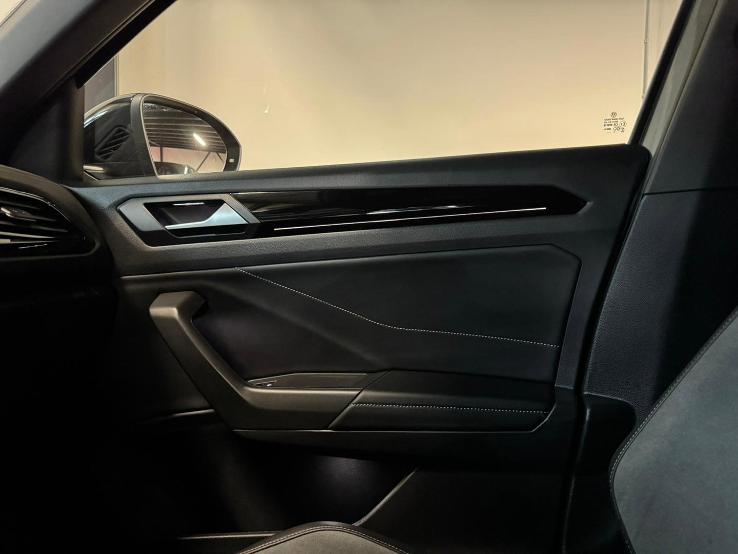 Volkswagen T-Roc 1.5 TSI R-Line PANO KEYLESS CAM