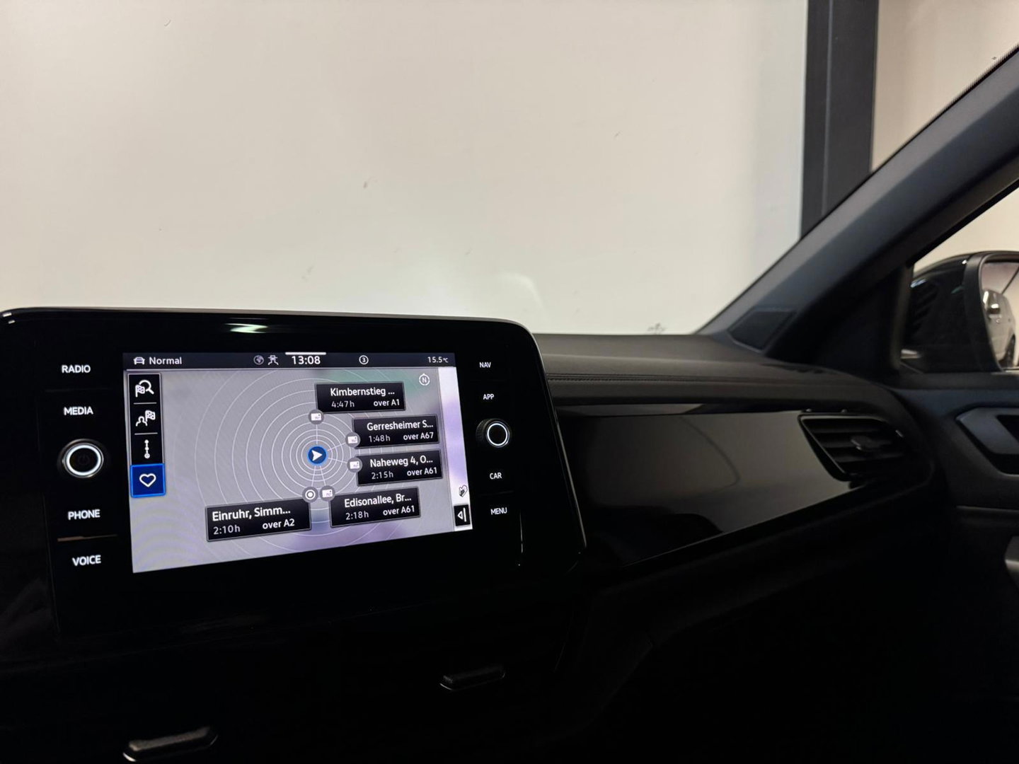 Volkswagen T-Roc 1.5 TSI R-Line PANO KEYLESS CAM