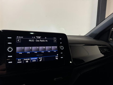 Volkswagen T-Roc 1.5 TSI R-Line PANO KEYLESS CAM