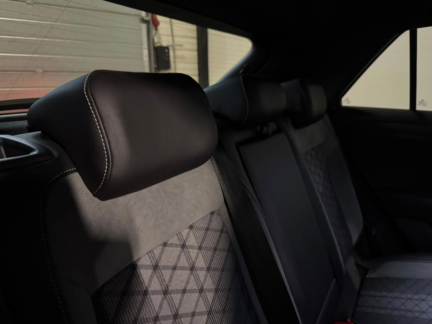 Volkswagen T-Roc 1.5 TSI R-Line PANO KEYLESS CAM