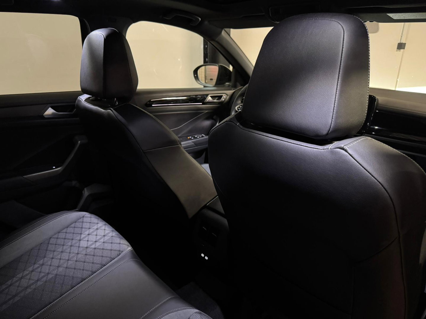 Volkswagen T-Roc 1.5 TSI R-Line PANO KEYLESS CAM