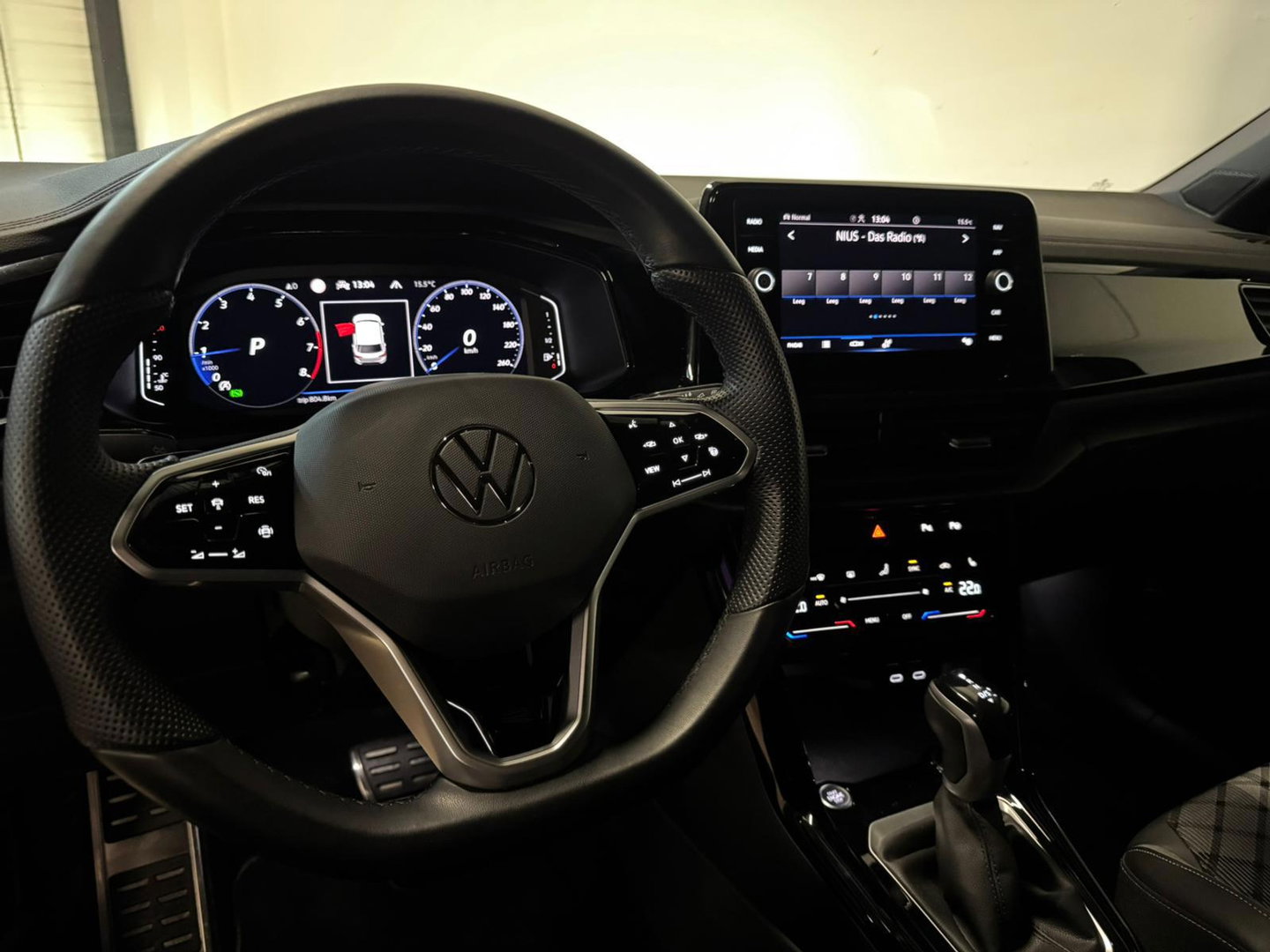 Volkswagen T-Roc 1.5 TSI R-Line PANO KEYLESS CAM