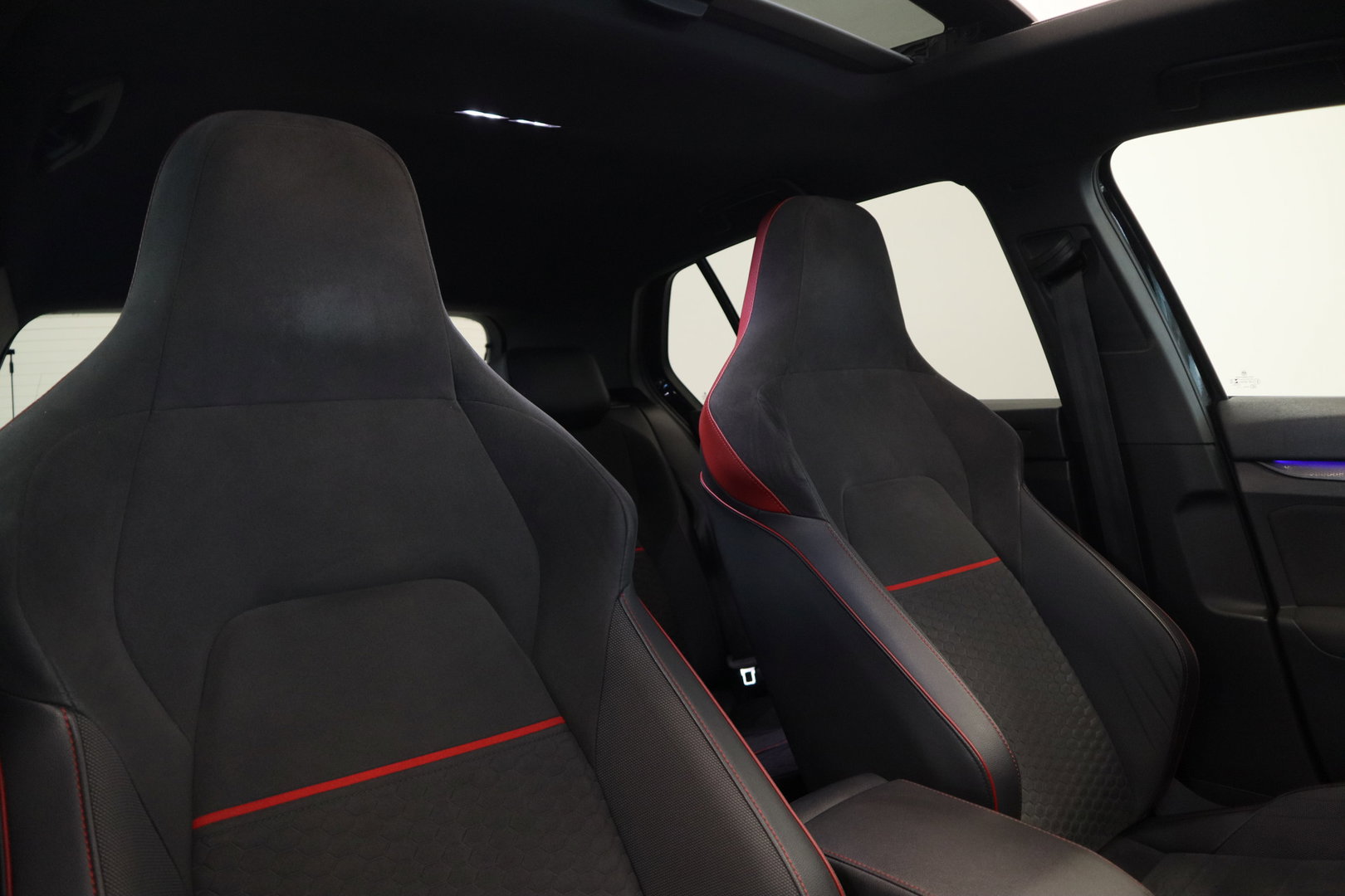 Volkswagen Golf 2.0 TSI GTI Clubsport Panoramadak Harman&Kardon Head-Up 24 Maanden garantie* (Vraag naar de voorwaarden)