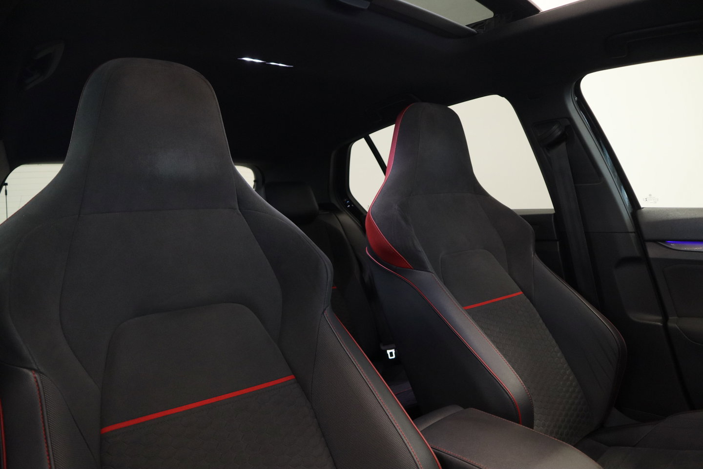 Volkswagen Golf 2.0 TSI GTI Clubsport Panoramadak Harman&Kardon Head-Up 24 Maanden garantie* (Vraag naar de voorwaarden)