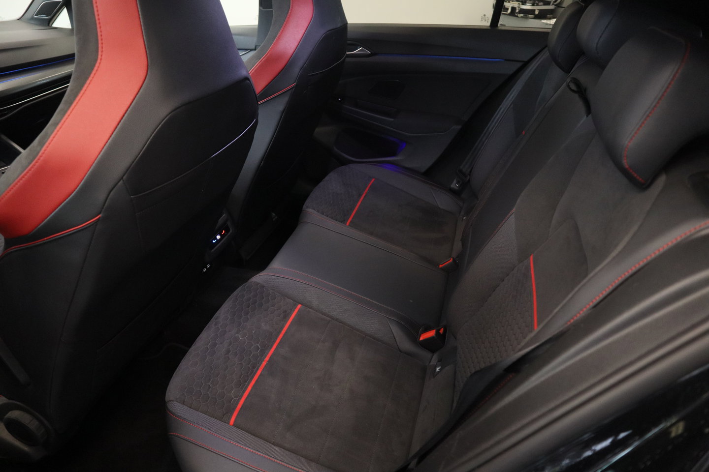 Volkswagen Golf 2.0 TSI GTI Clubsport Panoramadak Harman&Kardon Head-Up 24 Maanden garantie* (Vraag naar de voorwaarden)