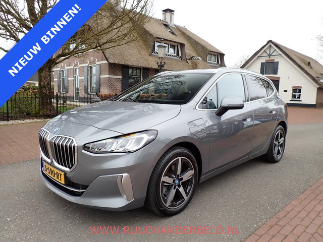 BMW 2 Serie - Active Tourer 225e xDrive SCHUIFDAK / TREKHAAK / CARPLAY / CRUISE / LEER/ NAVI