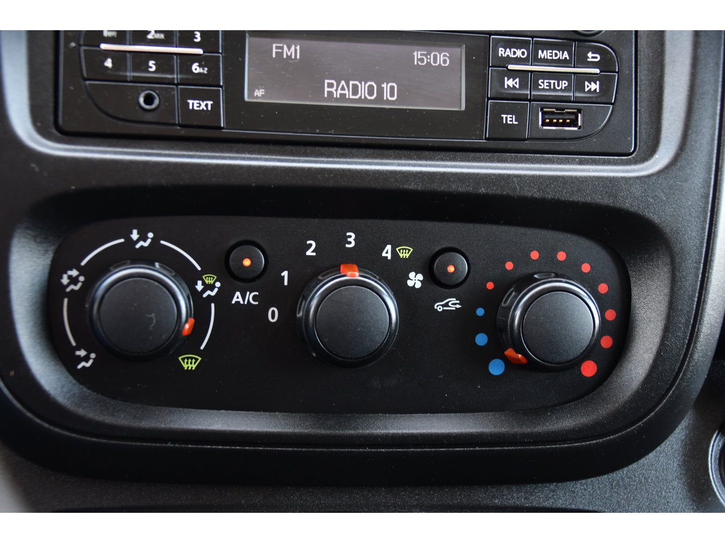 Nissan NV300 1.6 dCi 125 L2H1 Acenta Cruise, Sensoren, Airco, Trekhaak, 125pk, Radio, Imperiaal, Uniek!