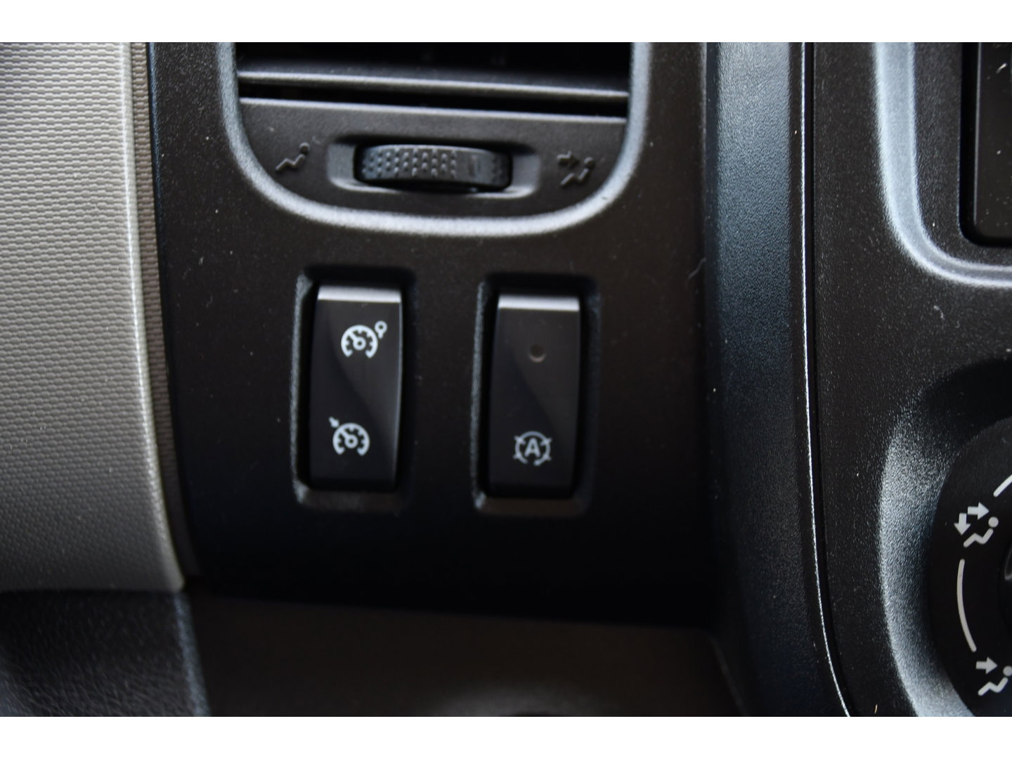 Nissan NV300 1.6 dCi 125 L2H1 Acenta Cruise, Sensoren, Airco, Trekhaak, 125pk, Radio, Imperiaal, Uniek!