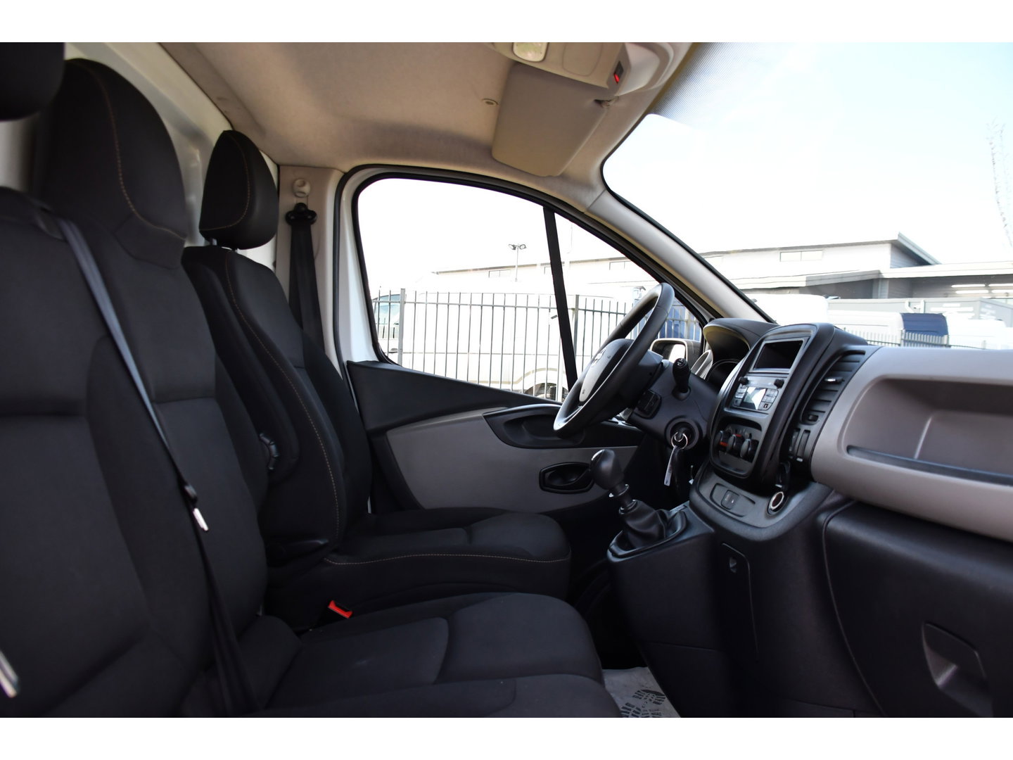 Nissan NV300 1.6 dCi 125 L2H1 Acenta Cruise, Sensoren, Airco, Trekhaak, 125pk, Radio, Imperiaal, Uniek!