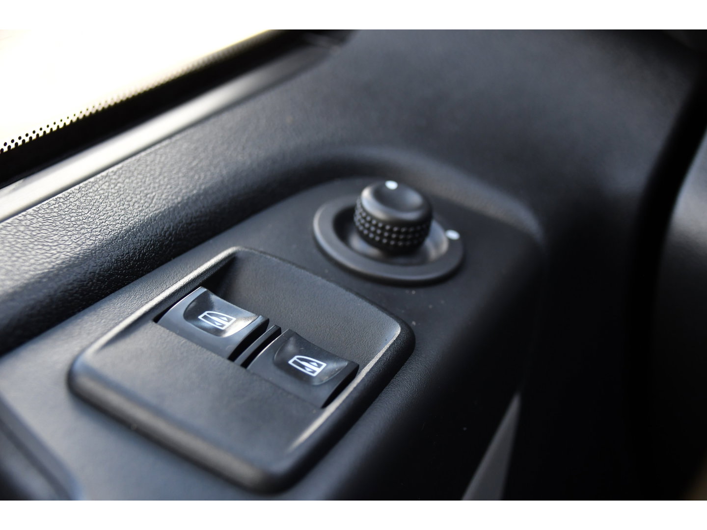 Nissan NV300 1.6 dCi 125 L2H1 Acenta Cruise, Sensoren, Airco, Trekhaak, 125pk, Radio, Imperiaal, Uniek!