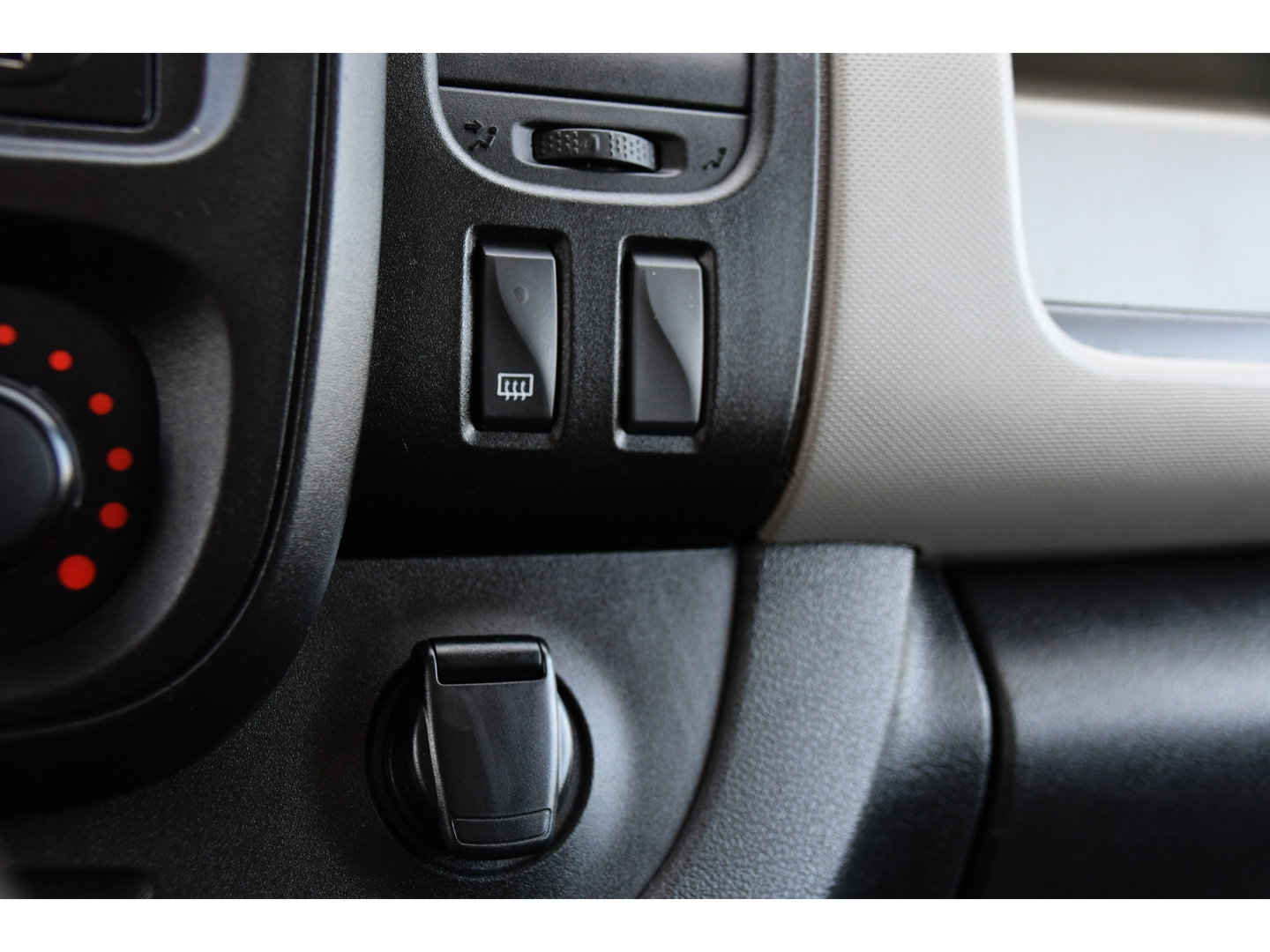 Nissan NV300 1.6 dCi 125 L2H1 Acenta Cruise, Sensoren, Airco, Trekhaak, 125pk, Radio, Imperiaal, Uniek!