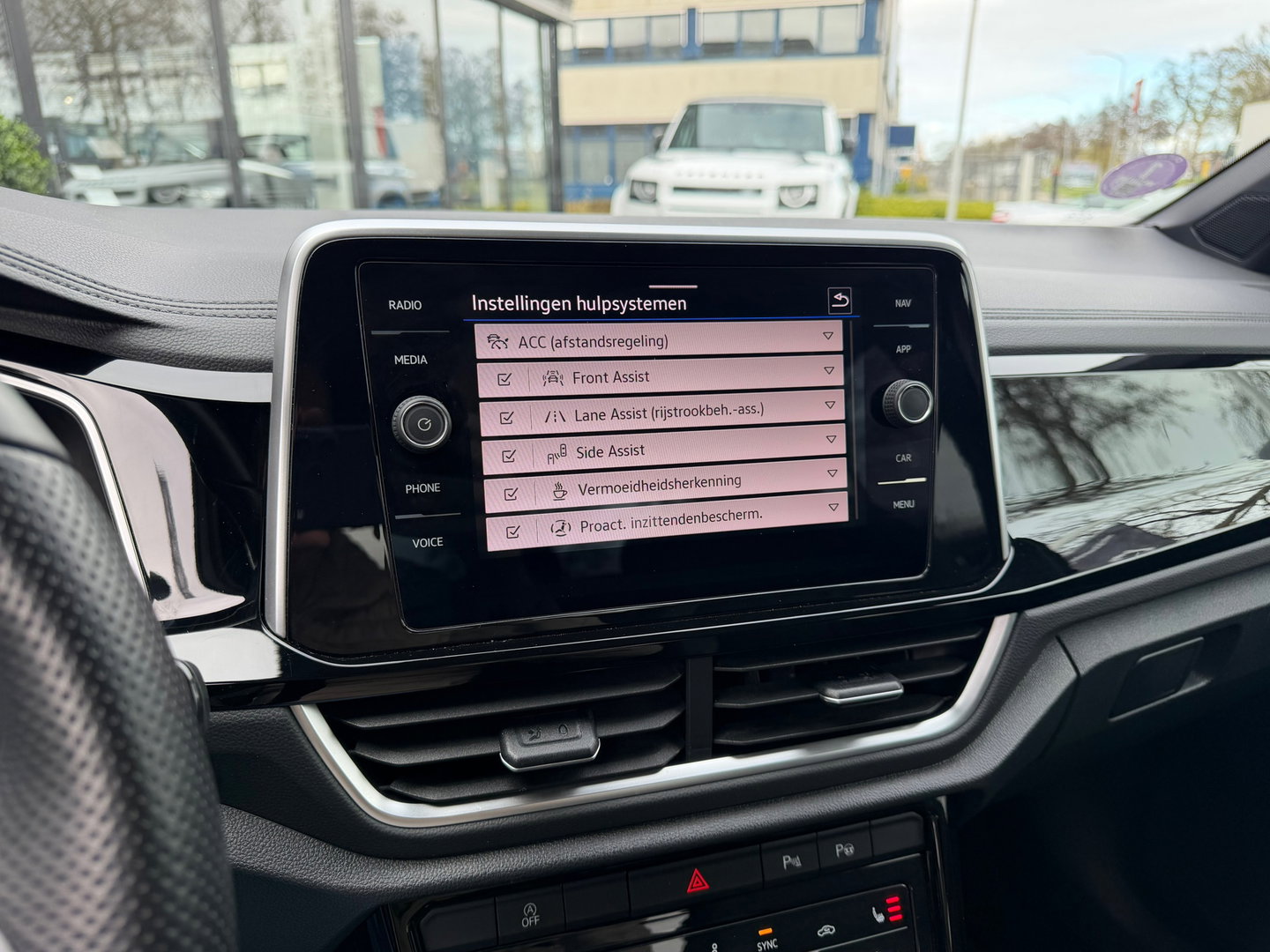 Volkswagen T-Roc 1.5 TSI R-Line 150PK Carplay|ACC|Canera|DSG|keyless