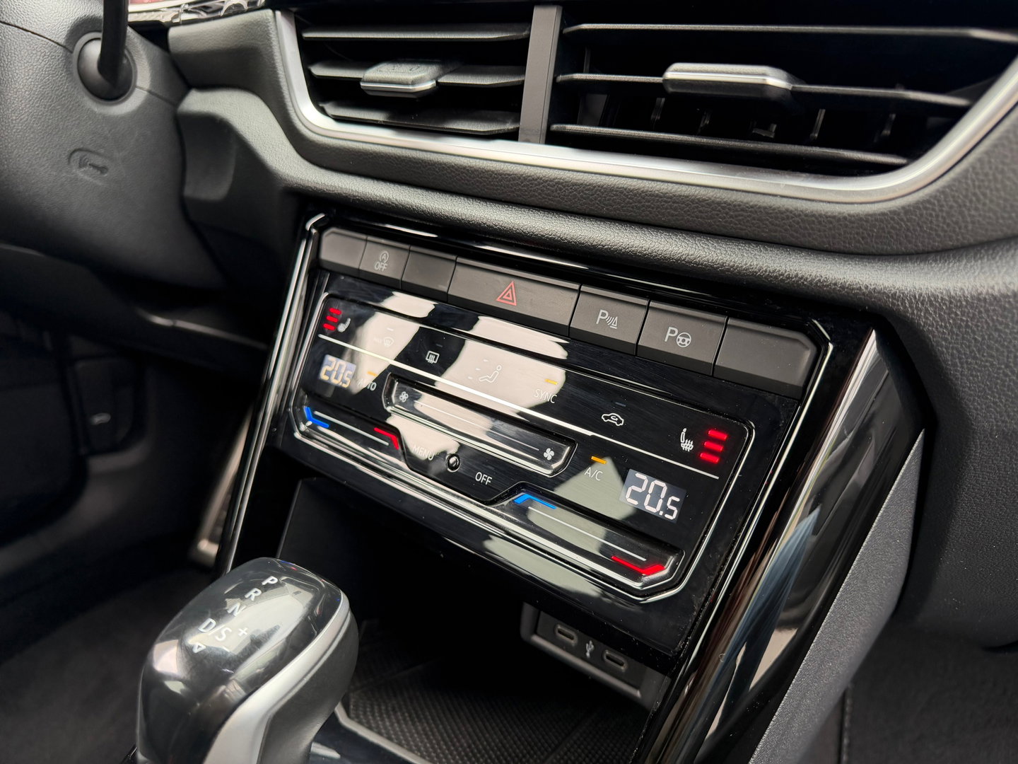 Volkswagen T-Roc 1.5 TSI R-Line 150PK Carplay|ACC|Canera|DSG|keyless