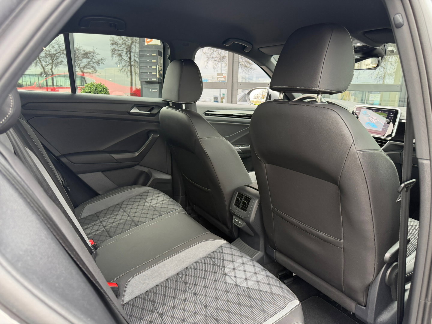 Volkswagen T-Roc 1.5 TSI R-Line 150PK Carplay|ACC|Canera|DSG|keyless