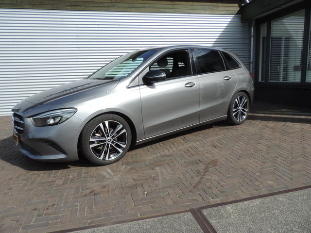 Mercedes-Benz B-Klasse - 180 Launch Edition Premium Plus TREKHAAK