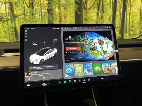 Tesla Model 3 Standard RWD Plus 60 kWh | 360° Camera | Panoramadak | Parkeersensoren | Keyless | Stoelverwarming | Elektrische Stoelen | LED