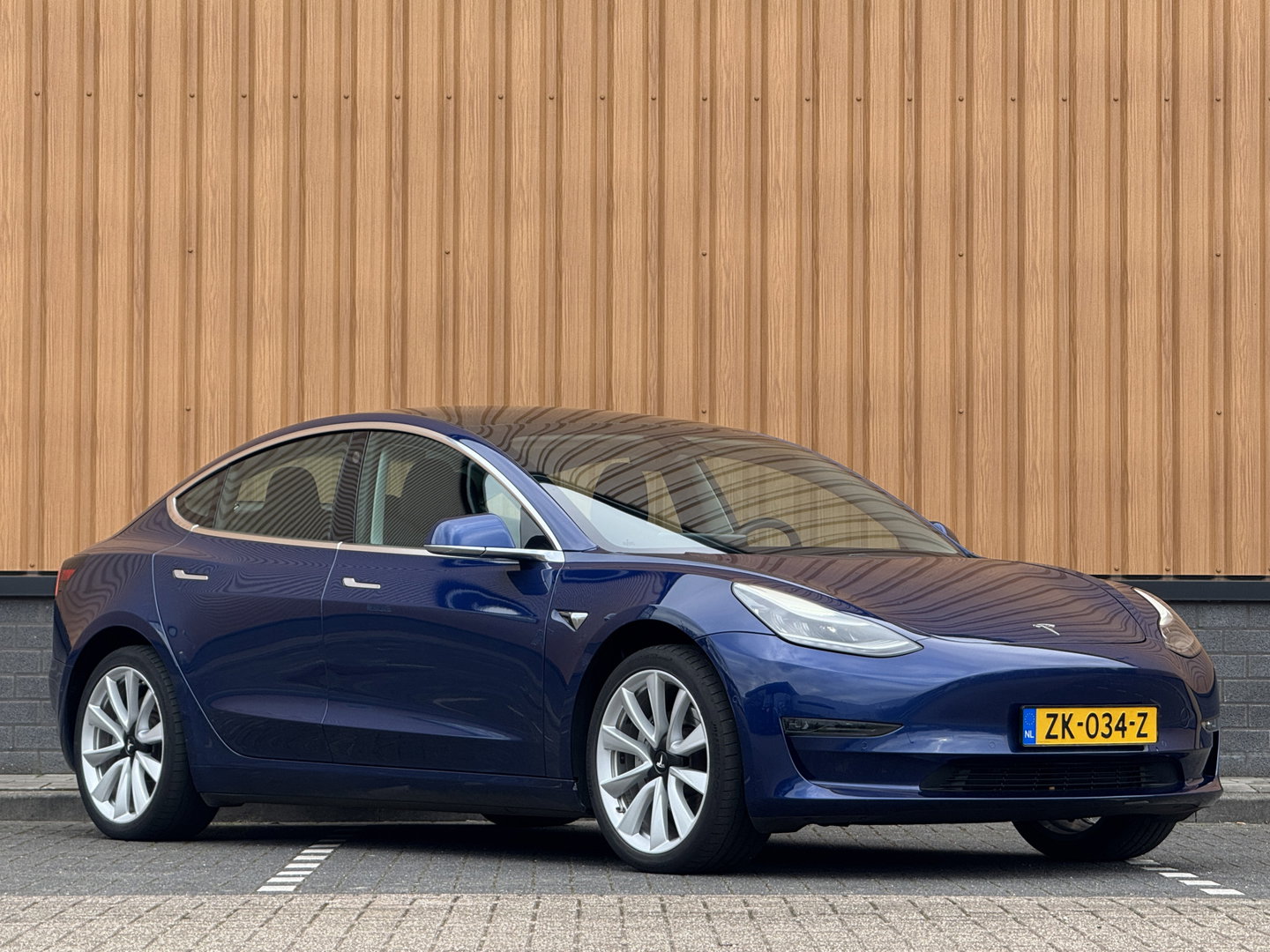 Tesla Model 3 Standard RWD Plus 60 kWh | 360° Camera | Panoramadak | Parkeersensoren | Keyless | Stoelverwarming | Elektrische Stoelen | LED
