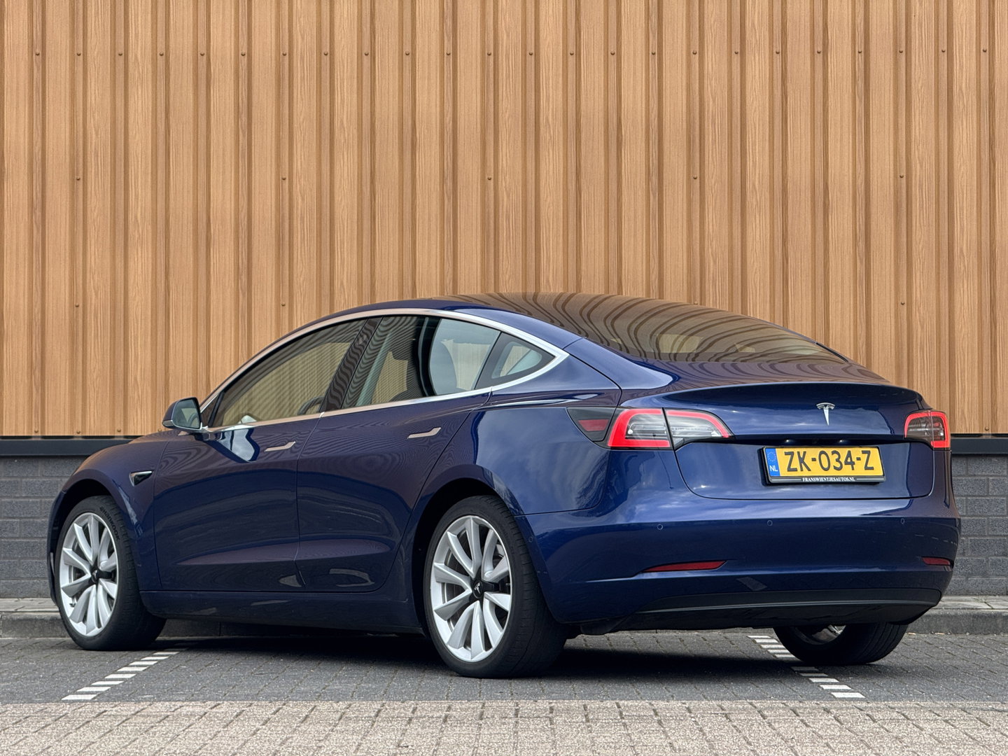 Tesla Model 3 Standard RWD Plus 60 kWh | 360° Camera | Panoramadak | Parkeersensoren | Keyless | Stoelverwarming | Elektrische Stoelen | LED