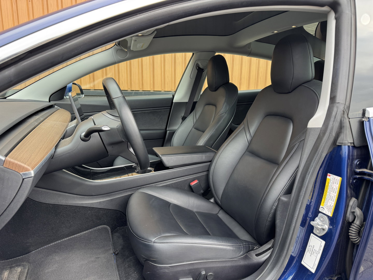 Tesla Model 3 Standard RWD Plus 60 kWh | 360° Camera | Panoramadak | Parkeersensoren | Keyless | Stoelverwarming | Elektrische Stoelen | LED