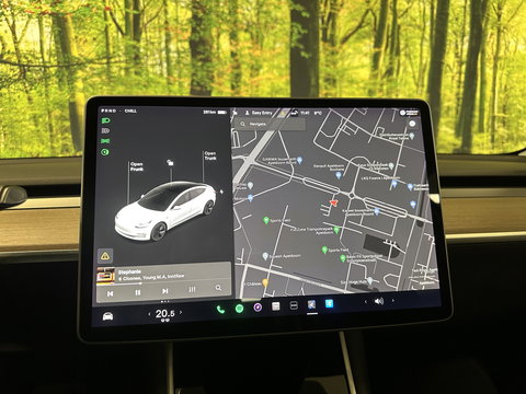 Tesla Model 3 Standard RWD Plus 60 kWh | 360° Camera | Panoramadak | Parkeersensoren | Keyless | Stoelverwarming | Elektrische Stoelen | LED