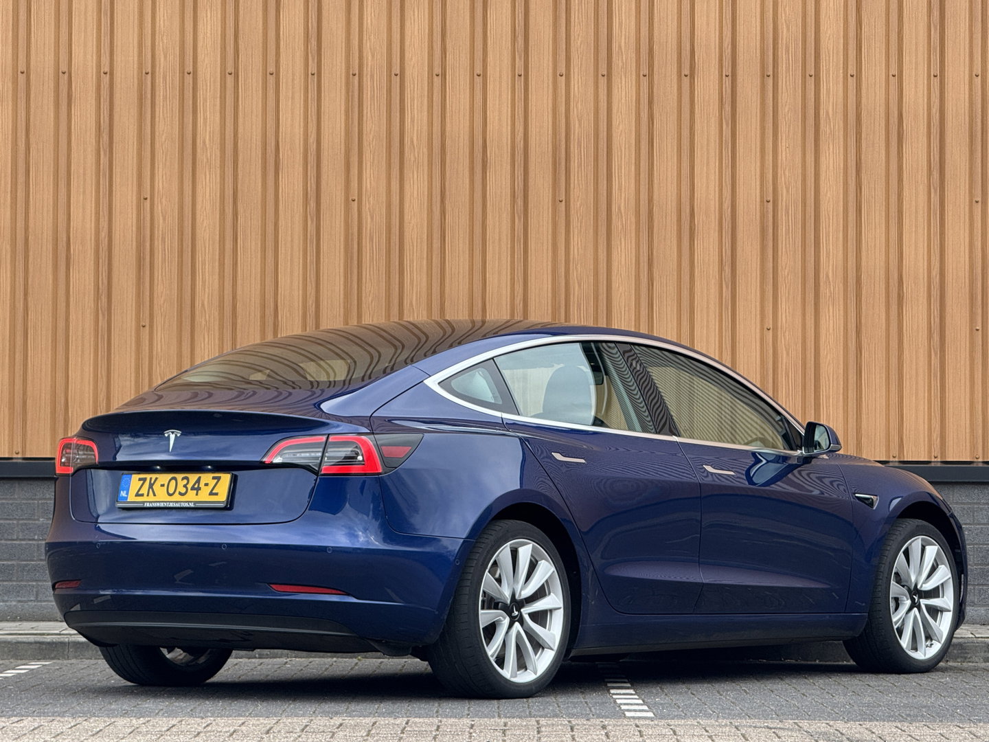 Tesla Model 3 Standard RWD Plus 60 kWh | 360° Camera | Panoramadak | Parkeersensoren | Keyless | Stoelverwarming | Elektrische Stoelen | LED