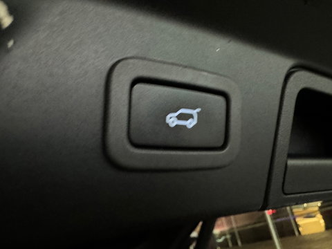 Land Rover Range Rover Velar 2.0 P250 Turbo AWD R-Dynamic SE