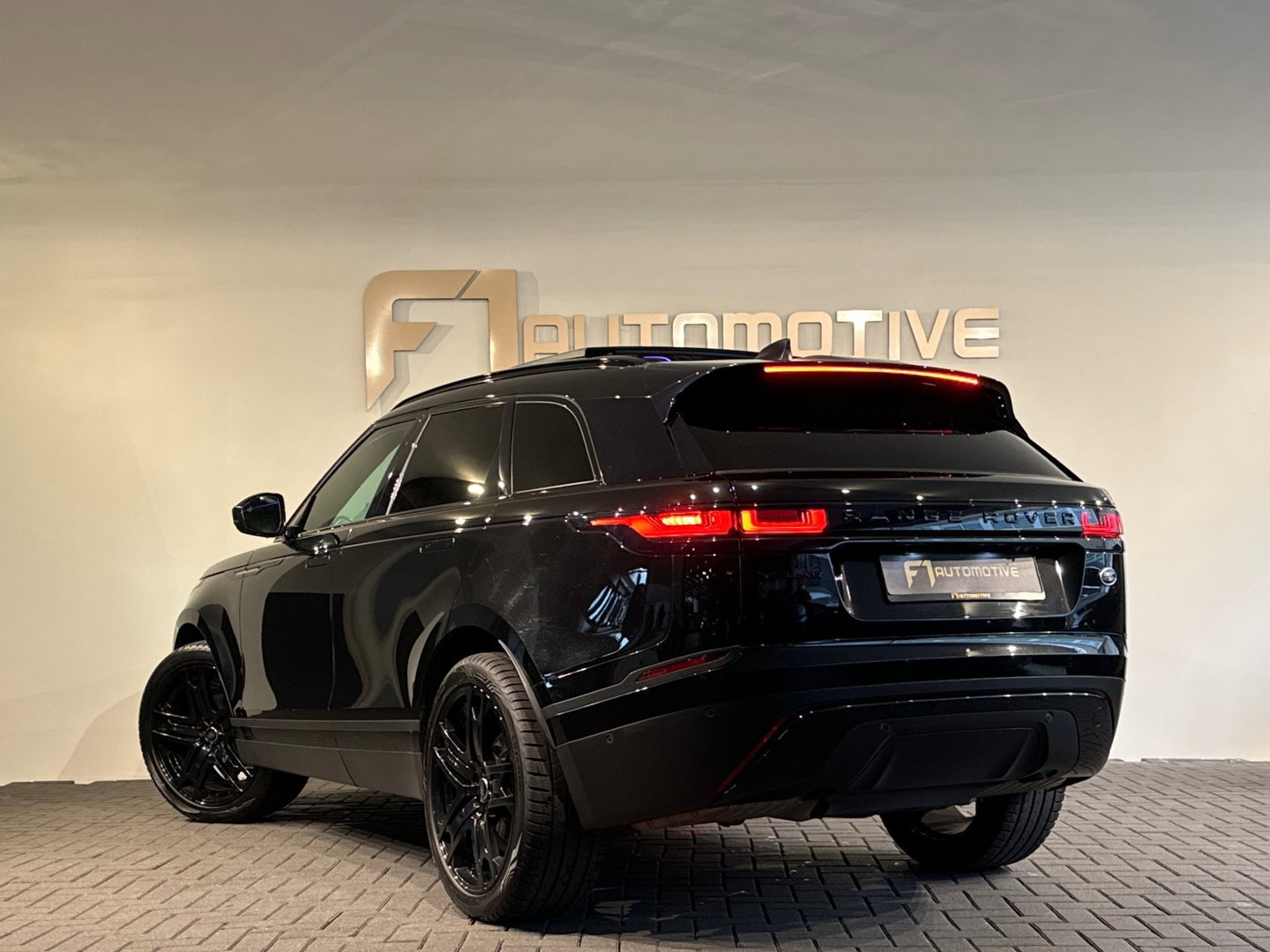 Land Rover Range Rover Velar 2.0 P250 Turbo AWD R-Dynamic SE