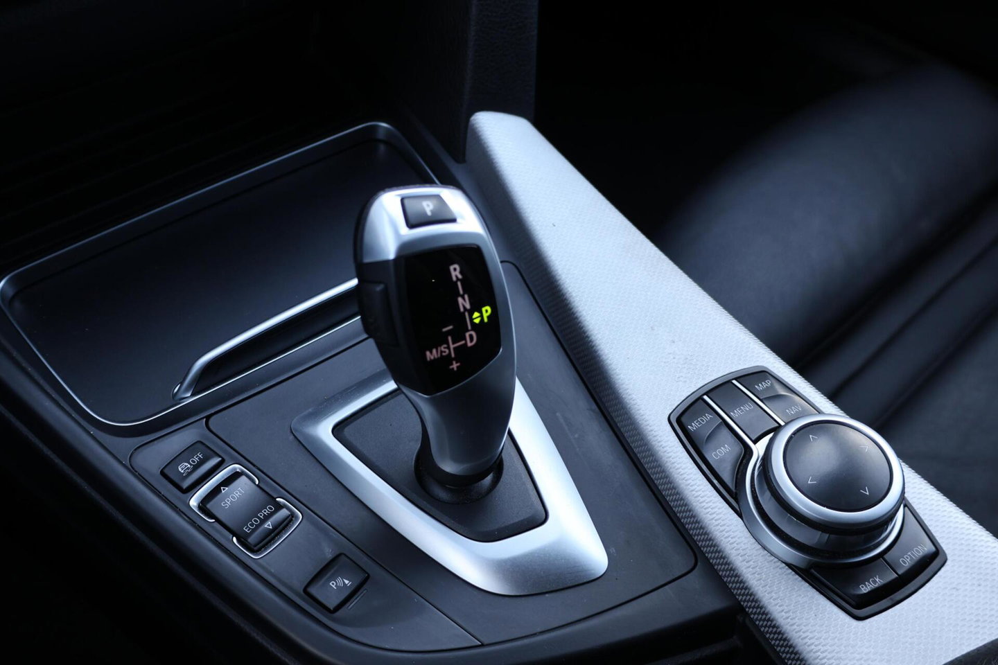 BMW 3 Serie Touring 320i M-Sport Edition / Leder / Cruise Control / Elek. Trekhaak / Stoelverwarming