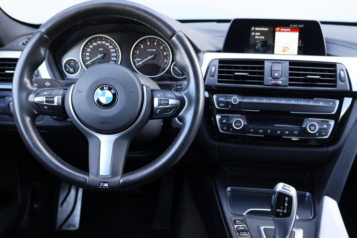 BMW 3 Serie Touring 320i M-Sport Edition / Leder / Cruise Control / Elek. Trekhaak / Stoelverwarming