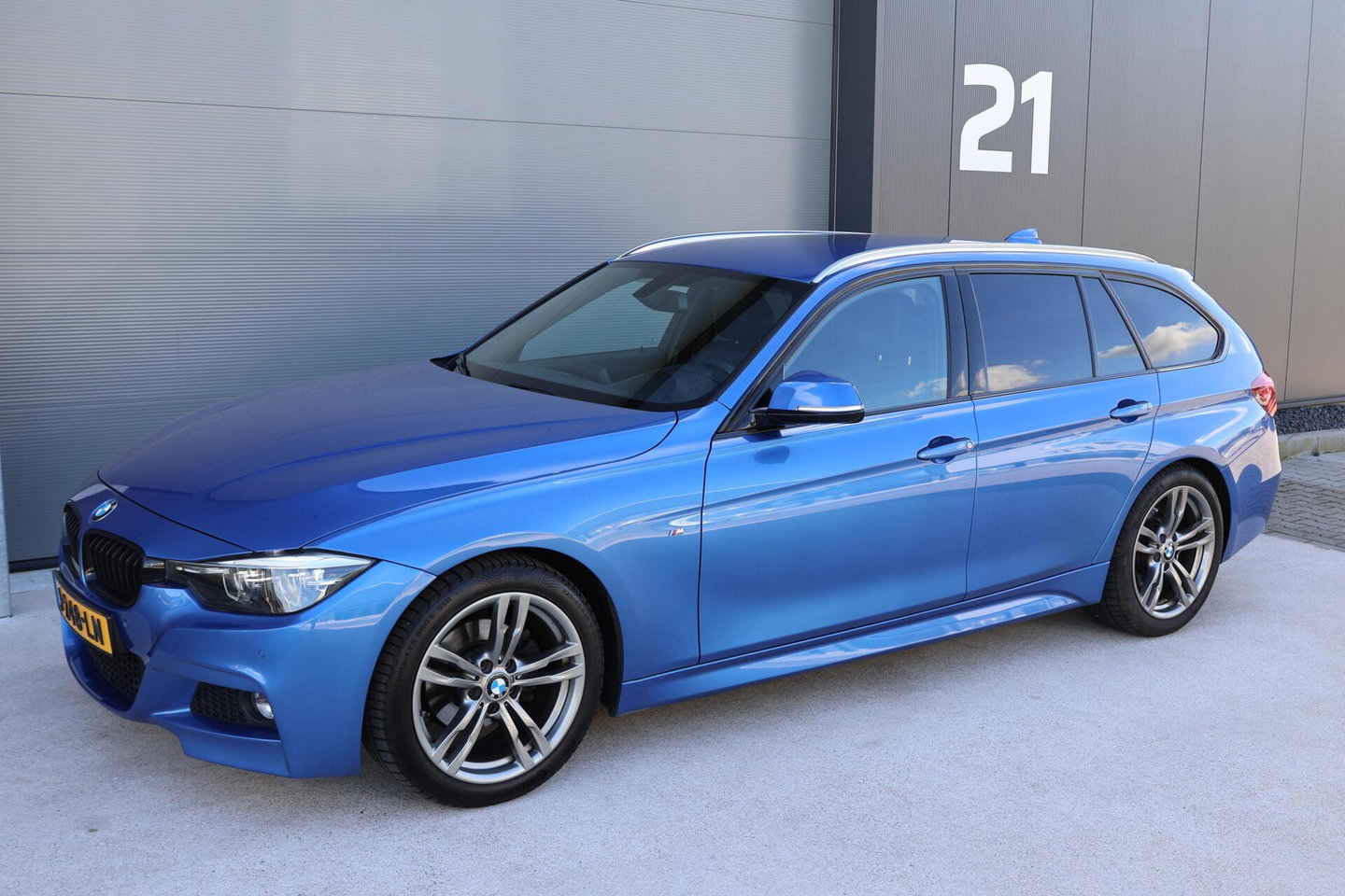 BMW 3 Serie Touring 320i M-Sport Edition / Leder / Cruise Control / Elek. Trekhaak / Stoelverwarming