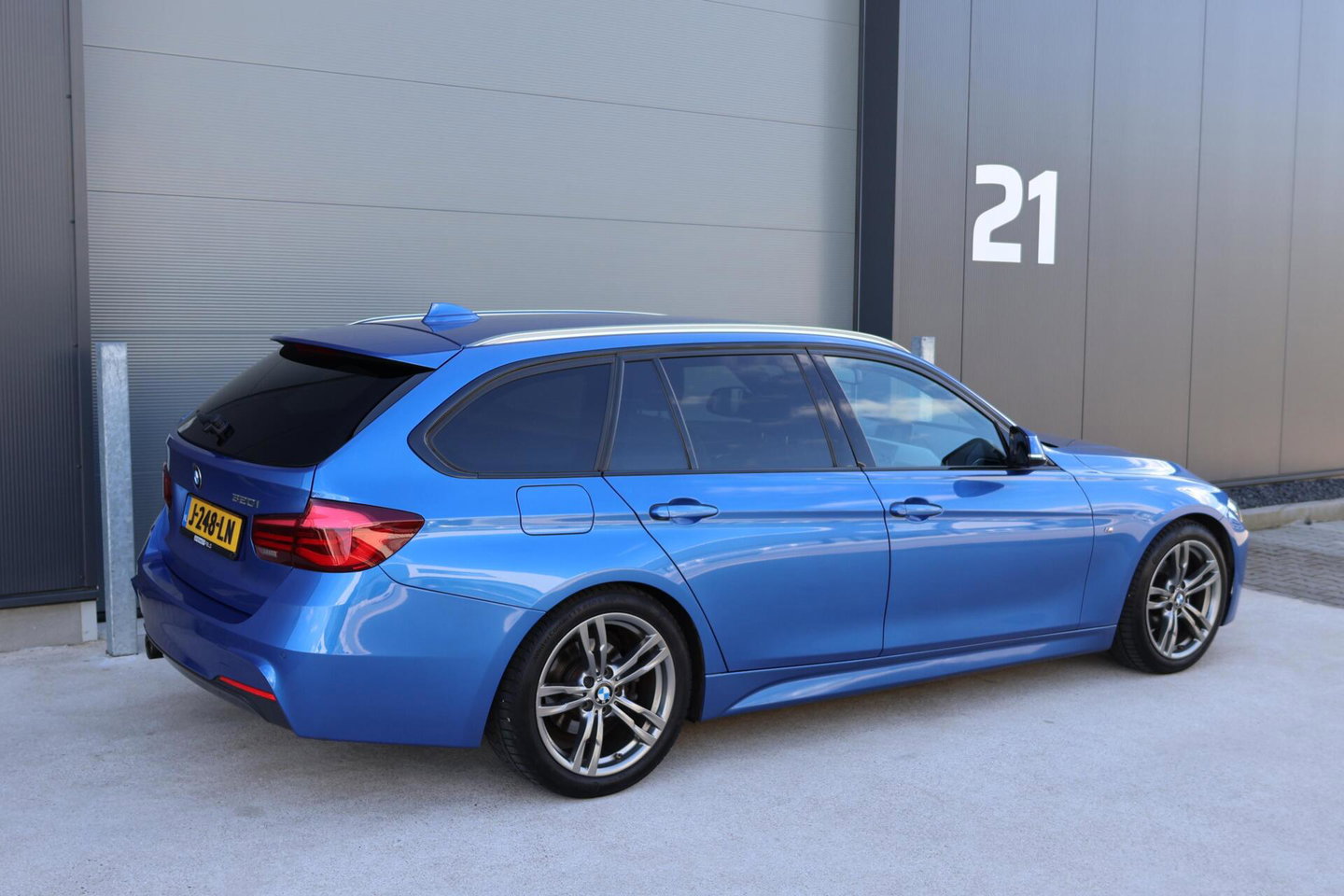 BMW 3 Serie Touring 320i M-Sport Edition / Leder / Cruise Control / Elek. Trekhaak / Stoelverwarming