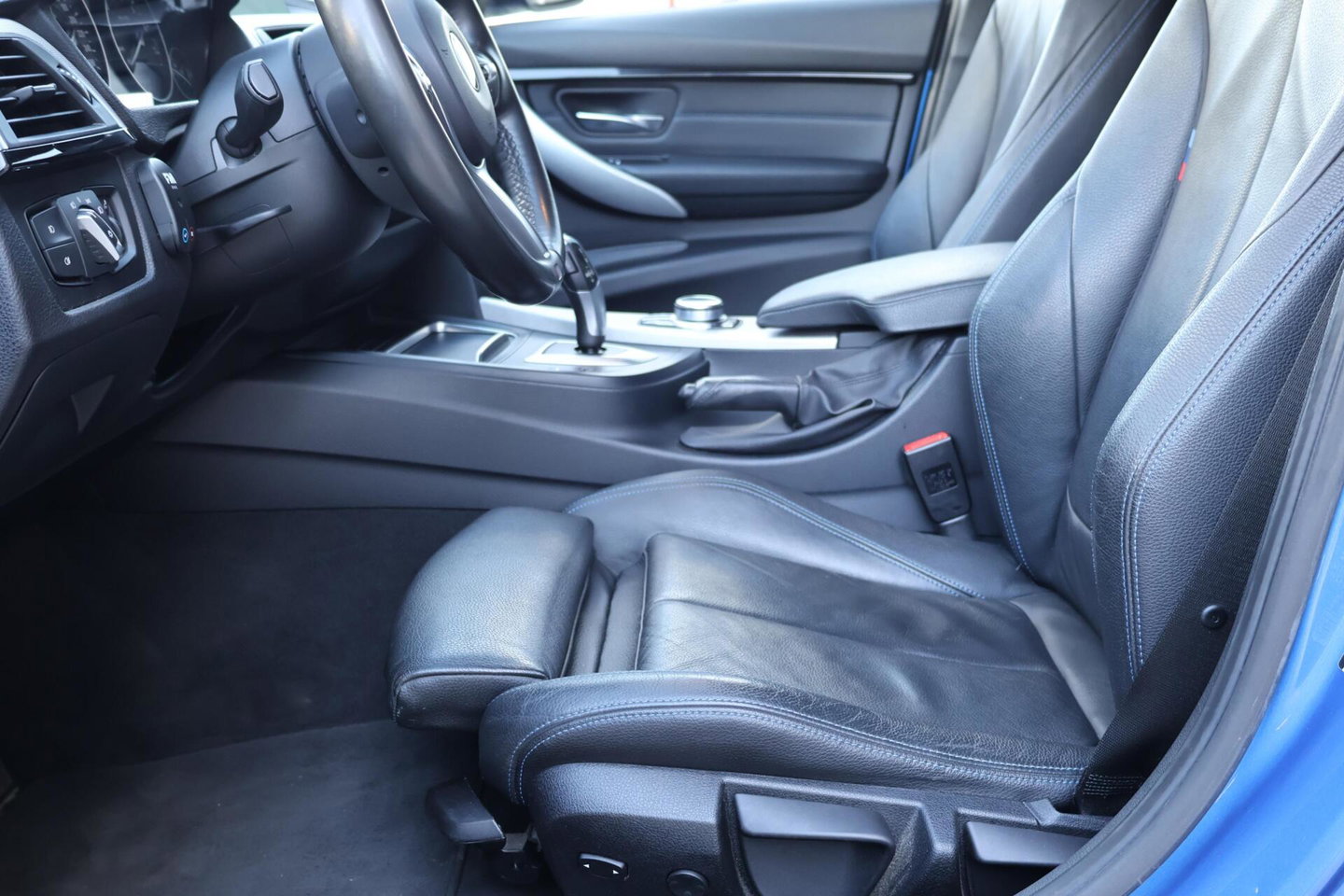 BMW 3 Serie Touring 320i M-Sport Edition / Leder / Cruise Control / Elek. Trekhaak / Stoelverwarming