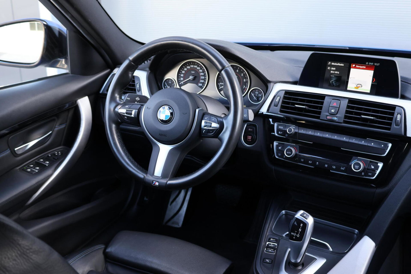 BMW 3 Serie Touring 320i M-Sport Edition / Leder / Cruise Control / Elek. Trekhaak / Stoelverwarming