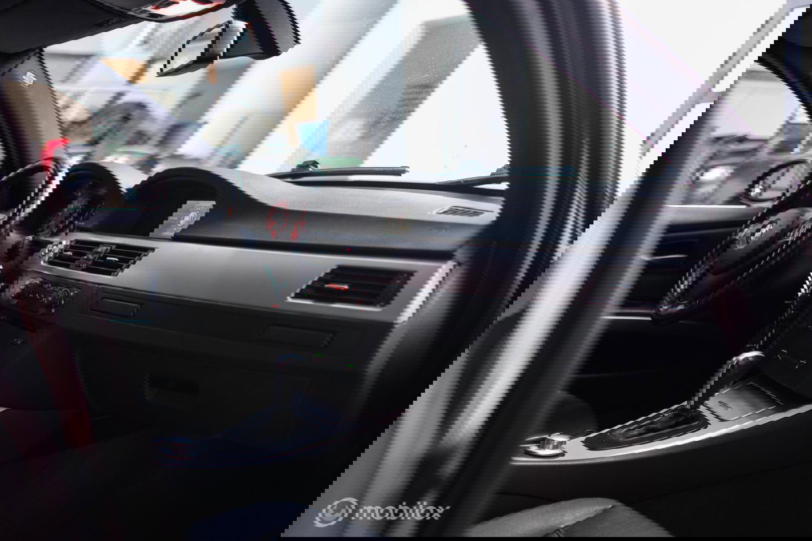 BMW 3-serie 330i Executive 258 pk | Xenon | Leder | Navigatie | Automaat | PDC | e90 | youngtimer |