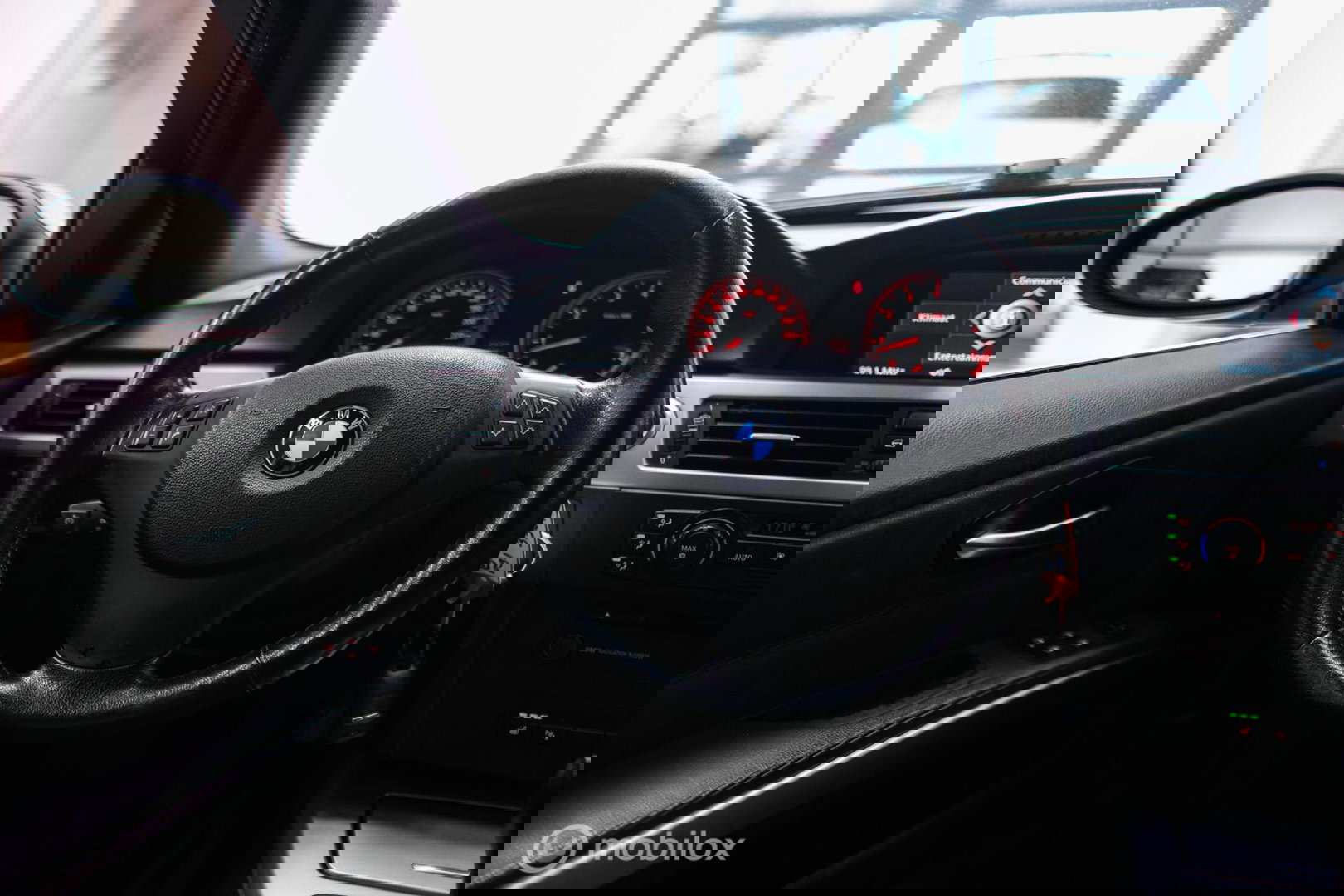 BMW 3-serie 330i Executive 258 pk | Xenon | Leder | Navigatie | Automaat | PDC | e90 | youngtimer |